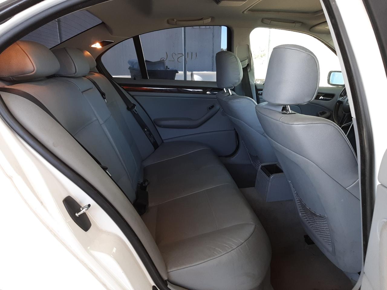 Photo 6 from auction – 2003 BMW 325 I with VIN WBAET37403NJ40738