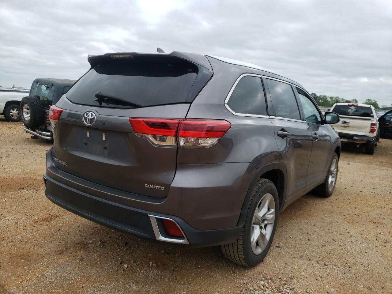 Photo 4 from auction – 2018 TOYOTA HIGHLANDER with VIN 5TDYZRFH4JS279767
