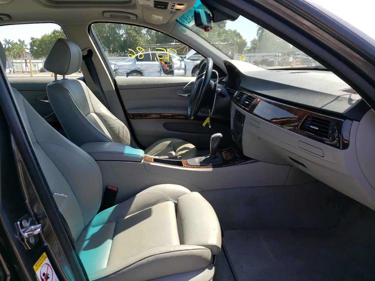 Photo 5 from auction – 2006 BMW 325 I with VIN WBAVB13516PT10152