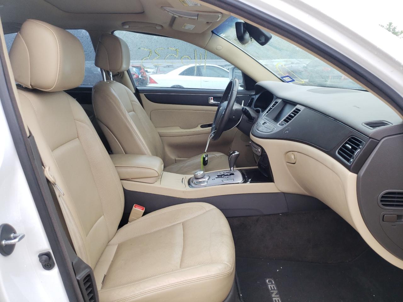 Photo 5 from auction – 2011 HYUNDAI GENESIS 3. with VIN KMHGC4DEXBU140406