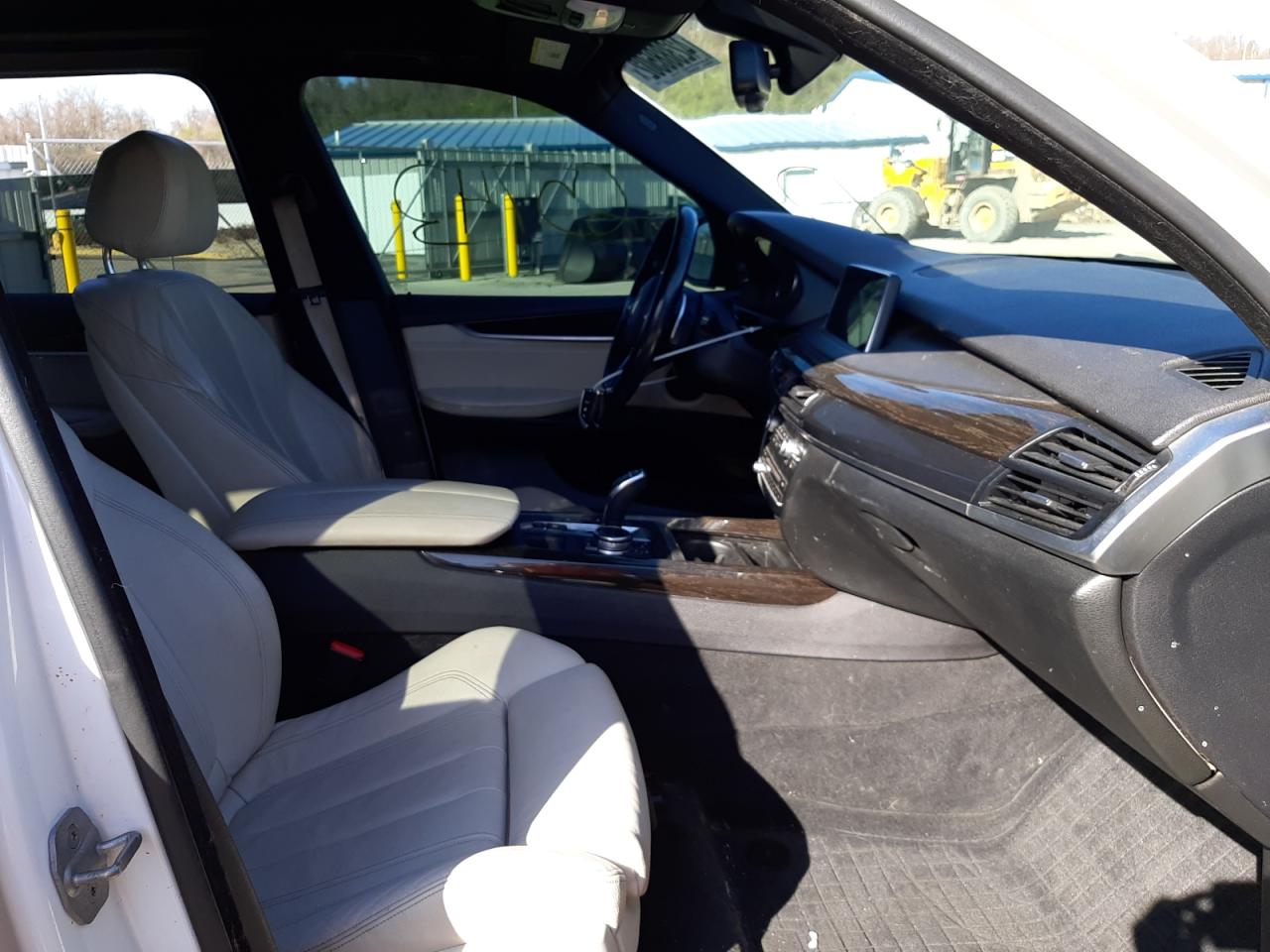 Photo 5 from auction – 2015 BMW X5 XDRIVE3 with VIN 5UXKR0C50F0K58208