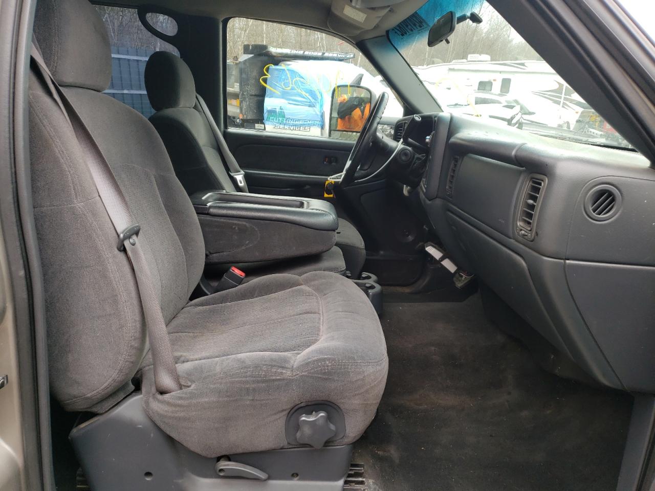 Photo 5 from auction – 2002 CHEVROLET SILVERADO with VIN 1GCJK33162F209876