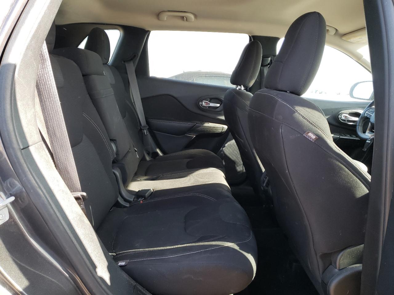 Photo 6 from auction – 2016 JEEP CHEROKEE L with VIN 1C4PJLCB0GW291875