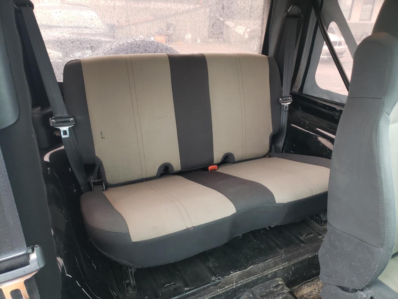 Photo 6 from auction – 2004 JEEP WRANGLER X with VIN 1J4FA39S34P792276