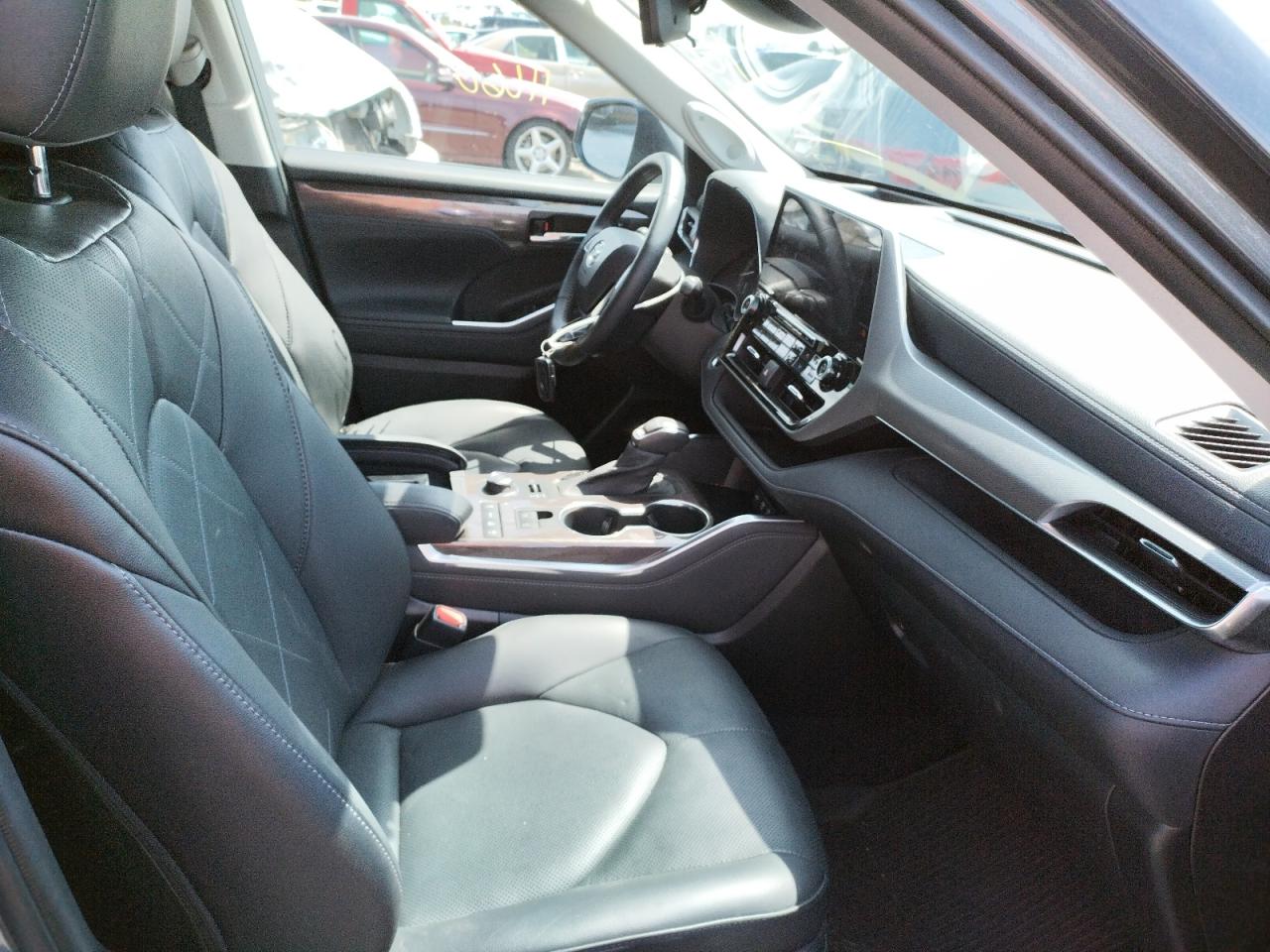 Photo 5 from auction – 2021 TOYOTA HIGHLANDER with VIN 5TDFZRBH9MS063866