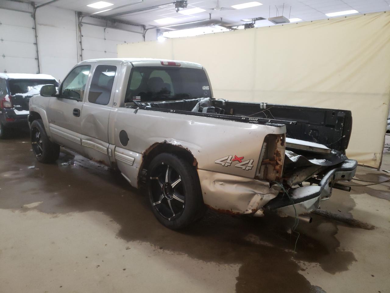 Photo 3 from auction – 2000 CHEVROLET SILVERADO with VIN 1GCEK19T5YE414229