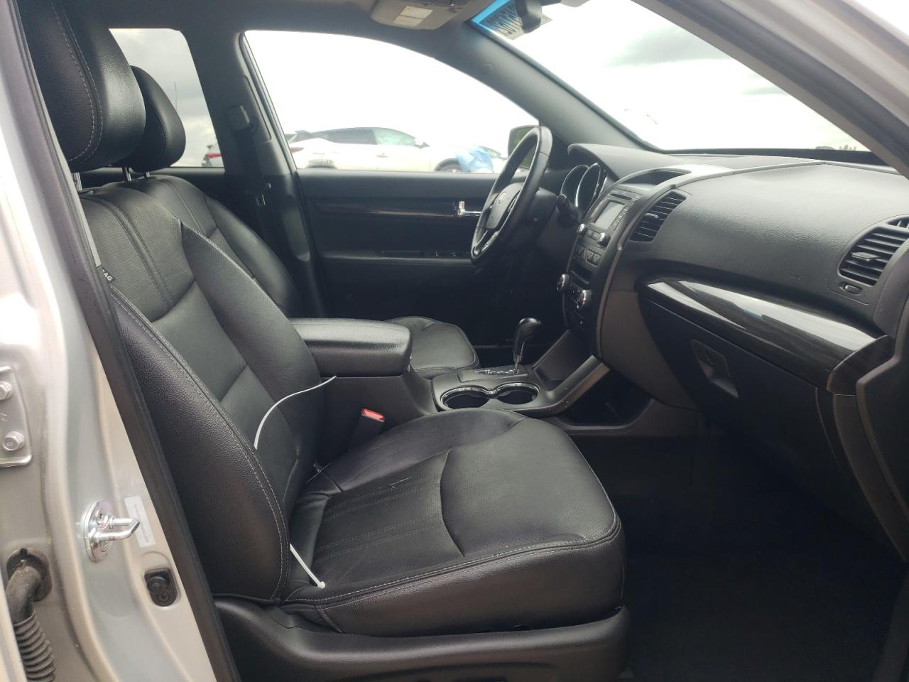Photo 5 from auction – 2013 KIA SORENTO EX with VIN 5XYKUDA28DG351209