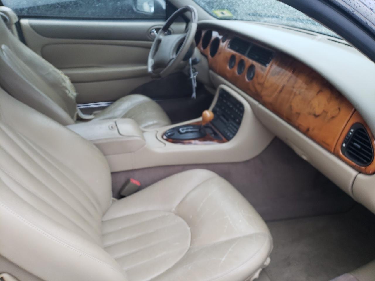 Photo 5 from auction – 1998 JAGUAR XK8 with VIN SAJGX2241WC030171