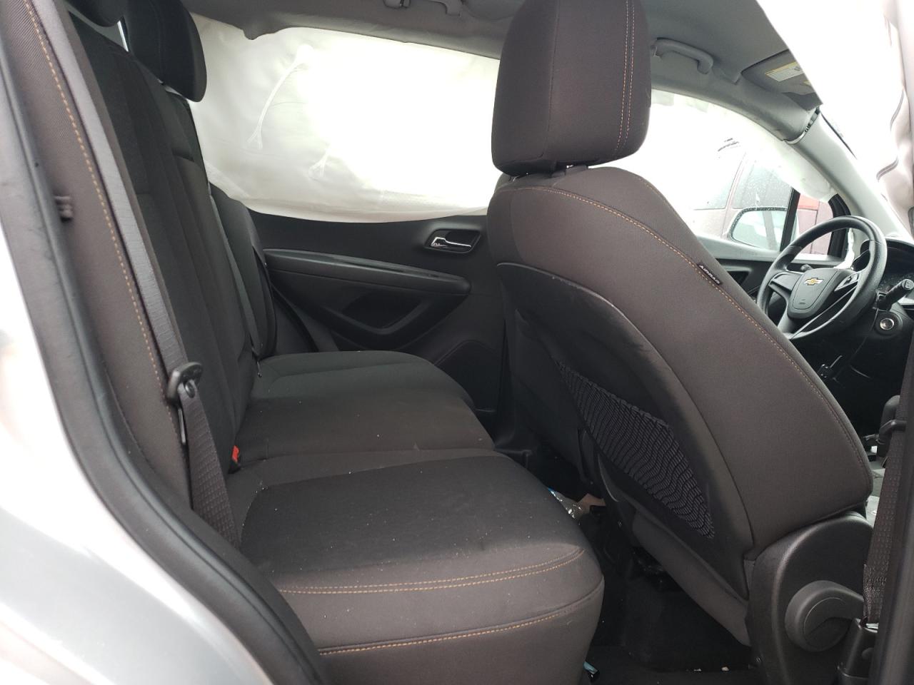 Photo 6 from auction – 2018 CHEVROLET TRAX LS with VIN KL7CJKSBXJB623150
