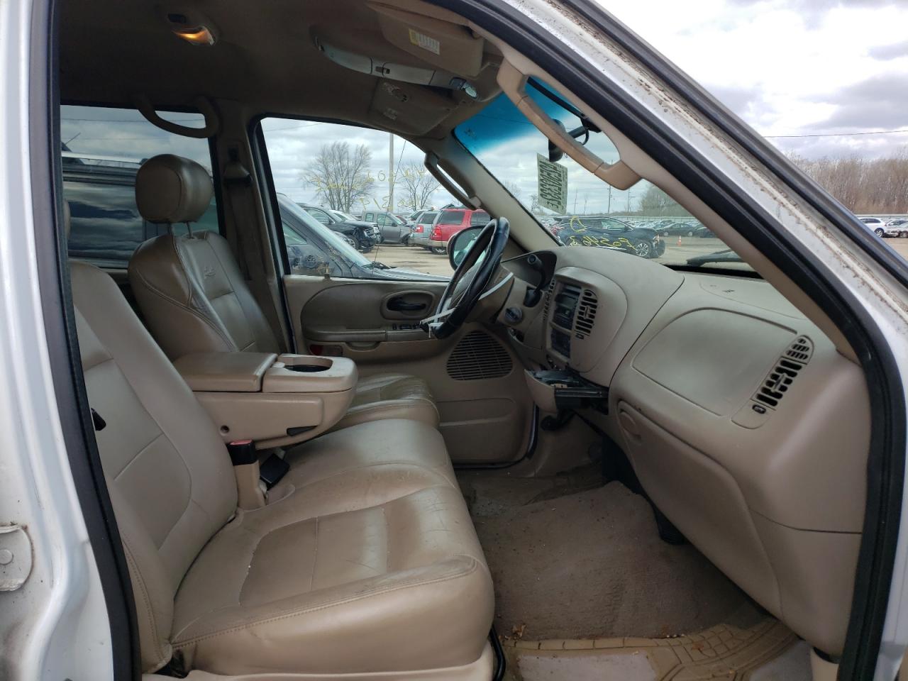 Photo 5 from auction – 2002 FORD F150 SUPER with VIN 1FTRW07L72KE05463