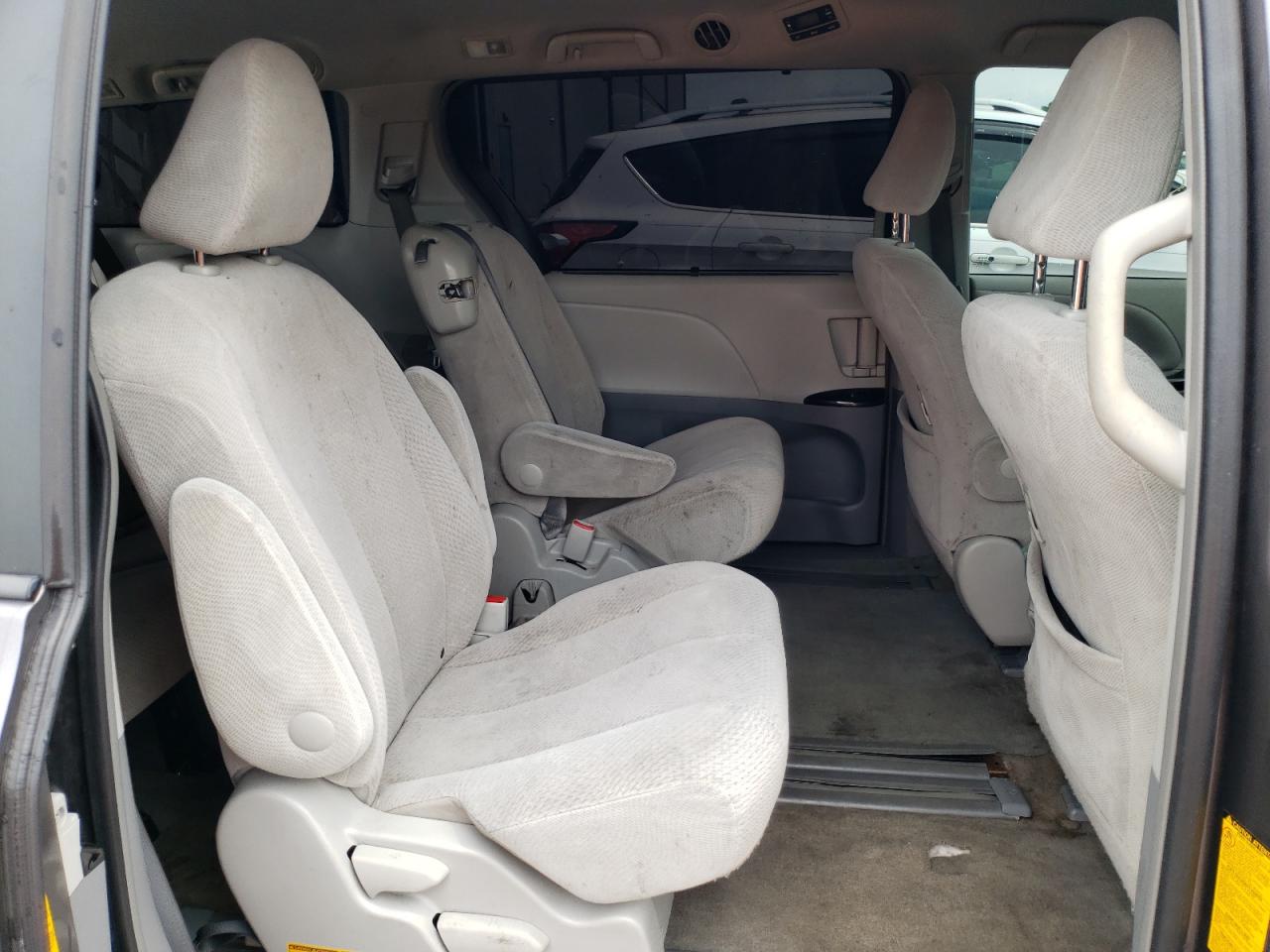 Photo 6 from auction – 2013 TOYOTA SIENNA LE with VIN 5TDKK3DC8DS342064