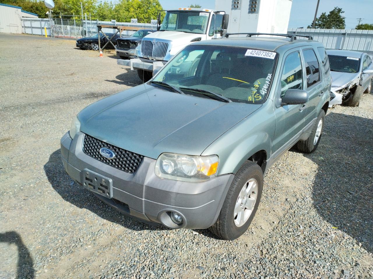 Photo 2 from auction – 2006 FORD ESCAPE XLT with VIN 1FMYU93156KC72276