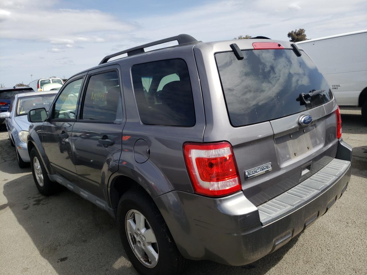 Photo 3 from auction – 2010 FORD ESCAPE XLT with VIN 1FMCU0D77AKA35175