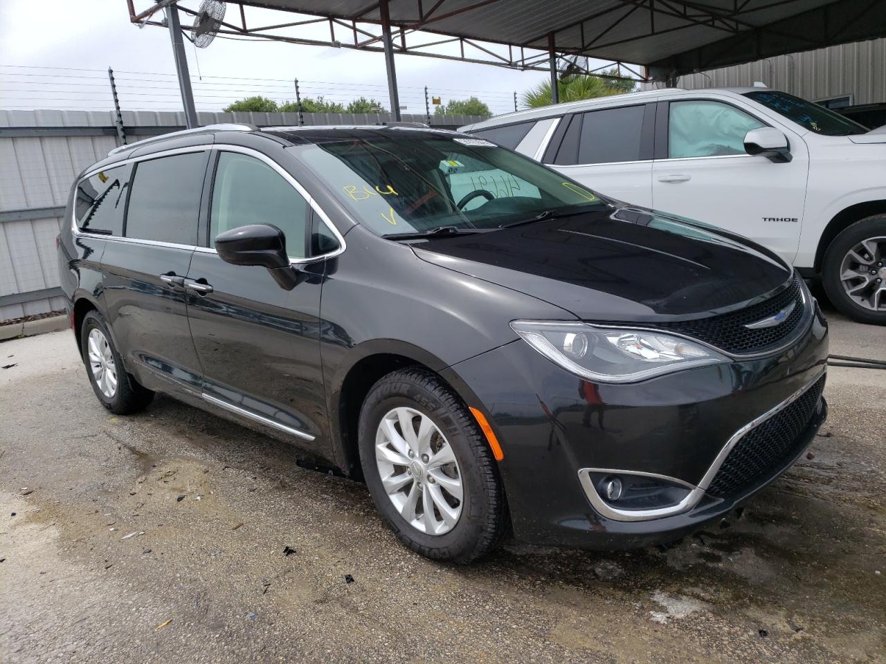 CHRYSLER PACIFICA T 2018 with VIN 2C4RC1EG2JR315111 - Photo from auction