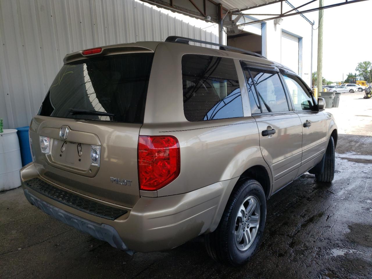 Photo 4 from auction – 2005 HONDA PILOT EX with VIN 5FNYF18485B015854