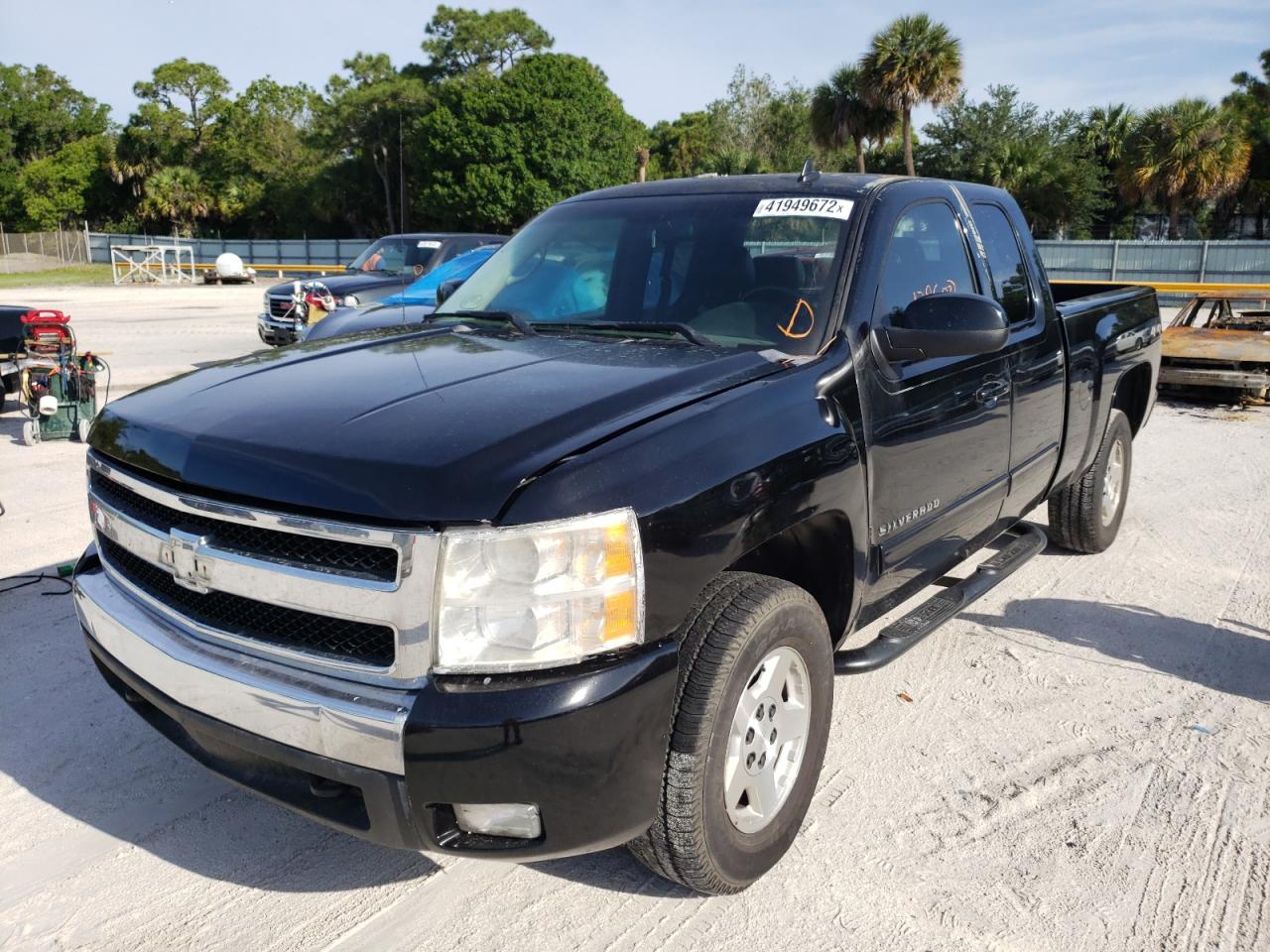 Photo 2 from auction – 2011 CHEVROLET SILVERADO with VIN 1GCRKTE30BZ132020