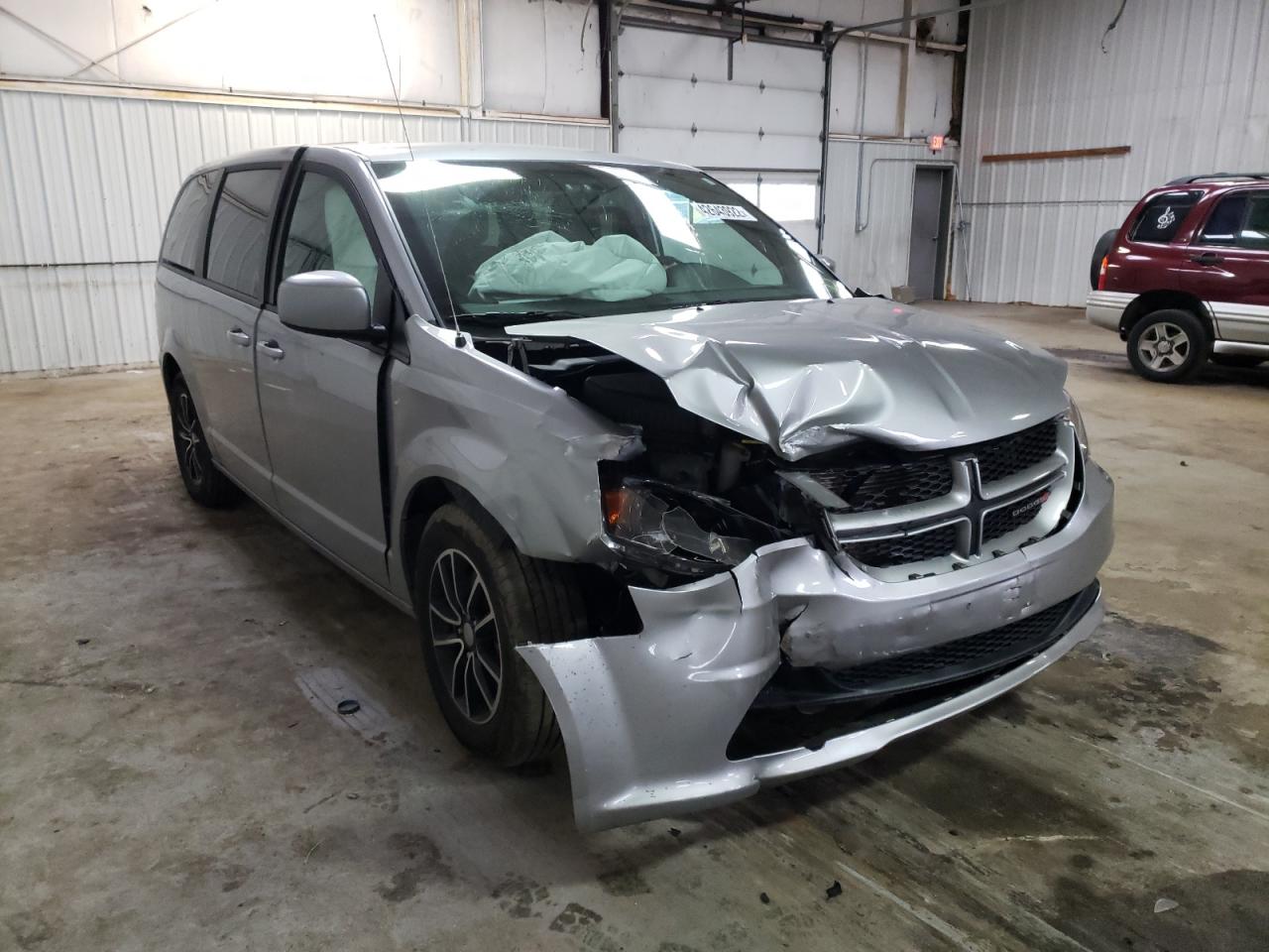 DODGE GRAND CARA 2018 with VIN 2C4RDGEG9JR195792 - Photo from auction