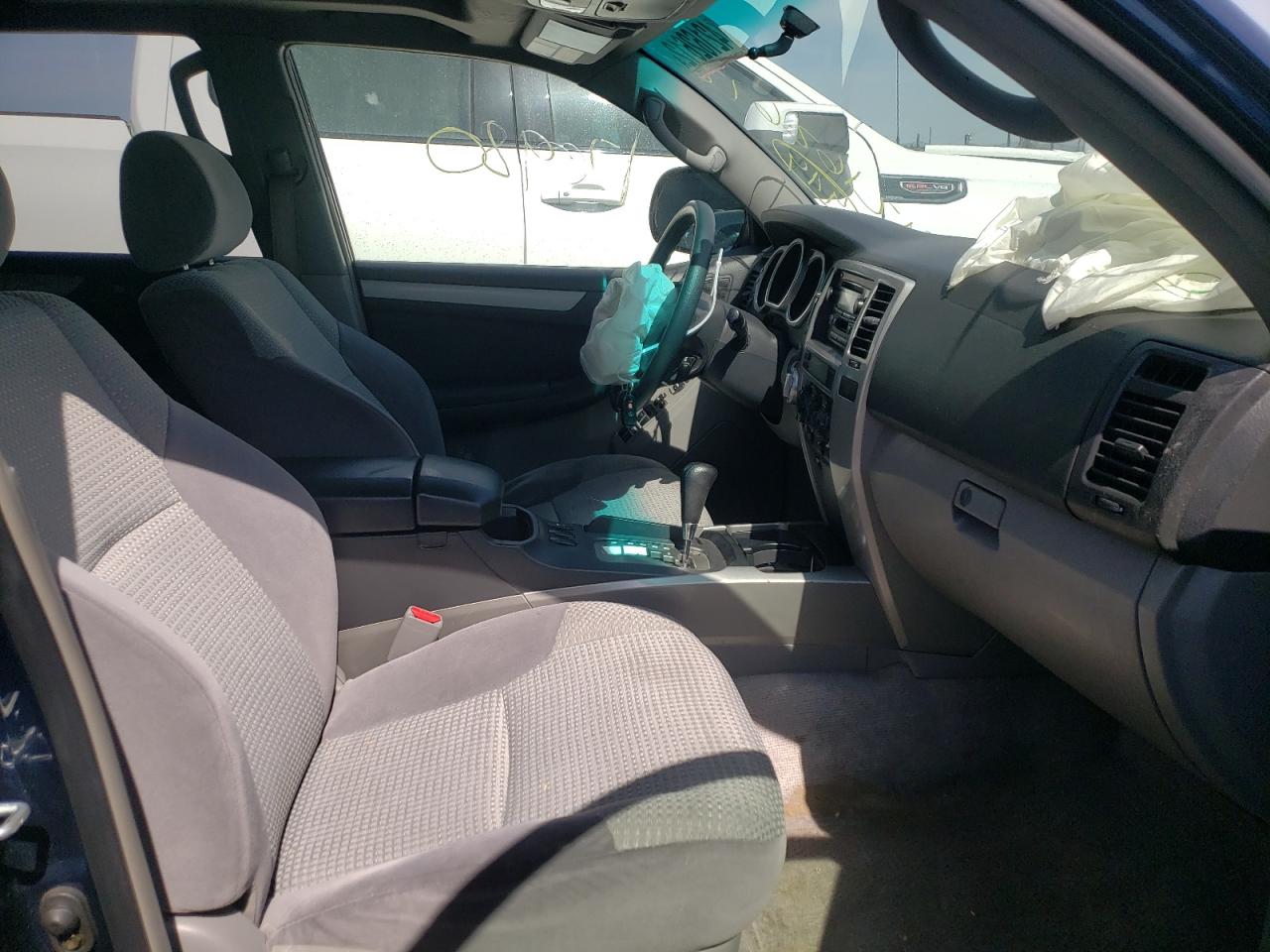 Photo 5 from auction – 2004 TOYOTA 4RUNNER SR with VIN JTEBU14R448022212