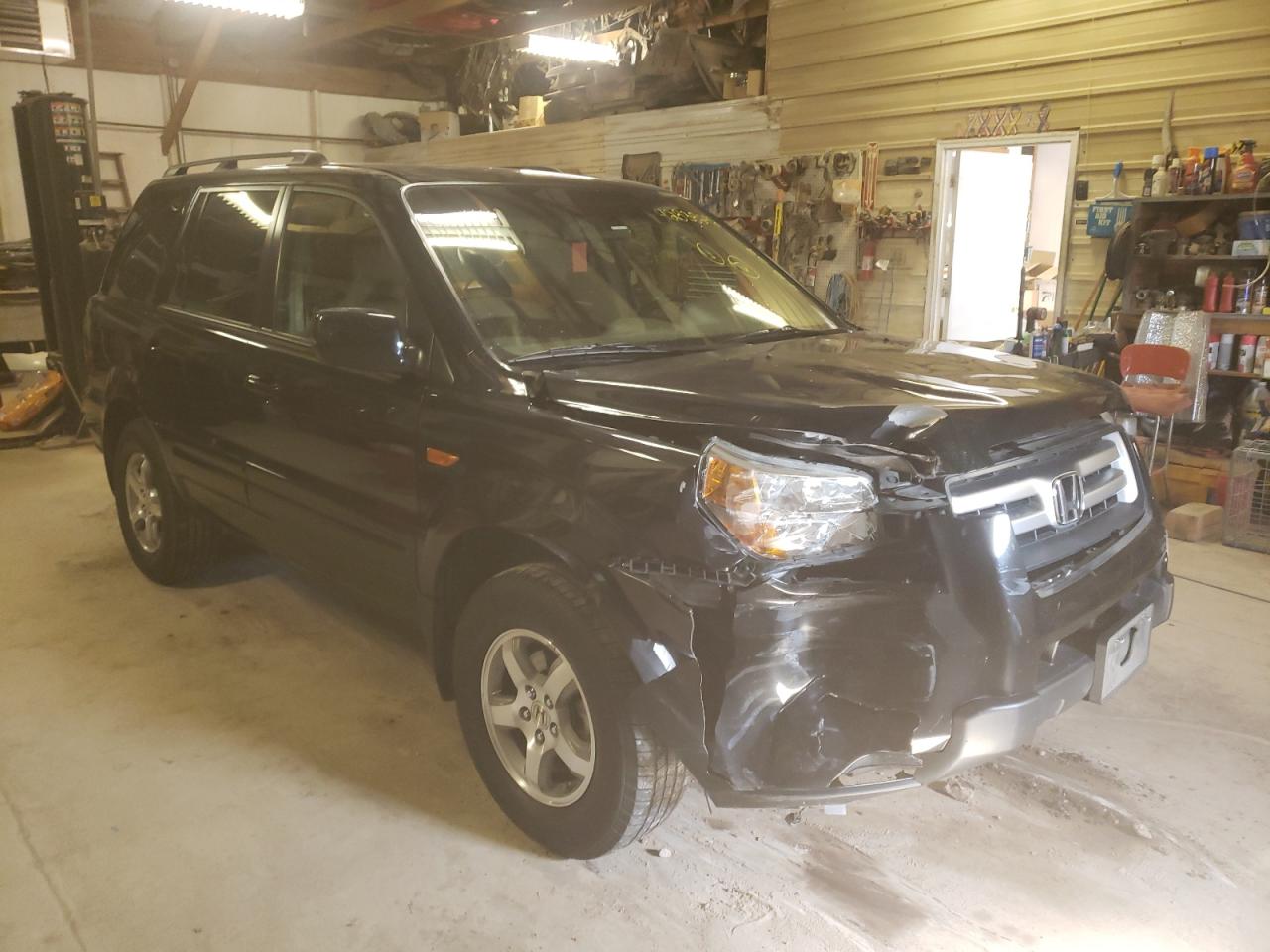 HONDA PILOT EX 2006 with VIN 2HKYF18696H540720 - Photo from auction