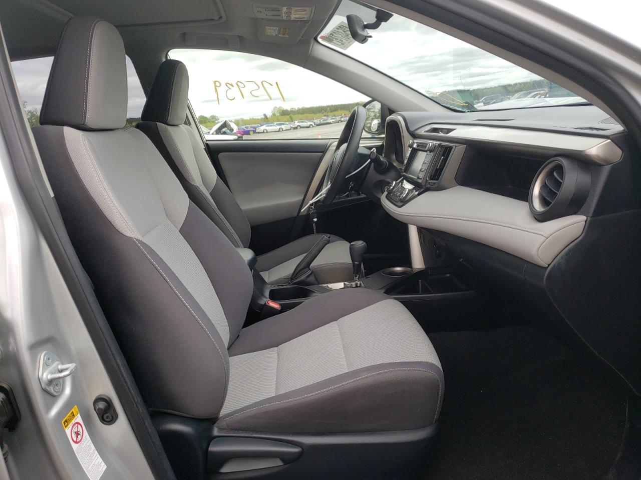 Photo 5 from auction – 2014 TOYOTA RAV4 XLE with VIN JTMWFREVXEJ017956