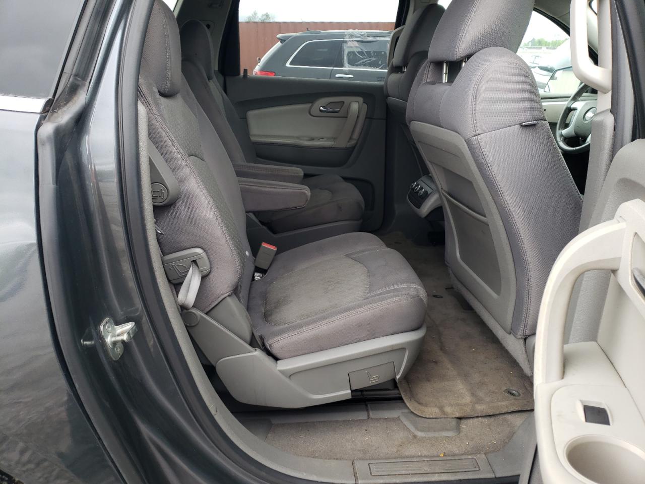 Photo 6 from auction – 2010 CHEVROLET TRAVERSE L with VIN 1GNLRFED2AS118758
