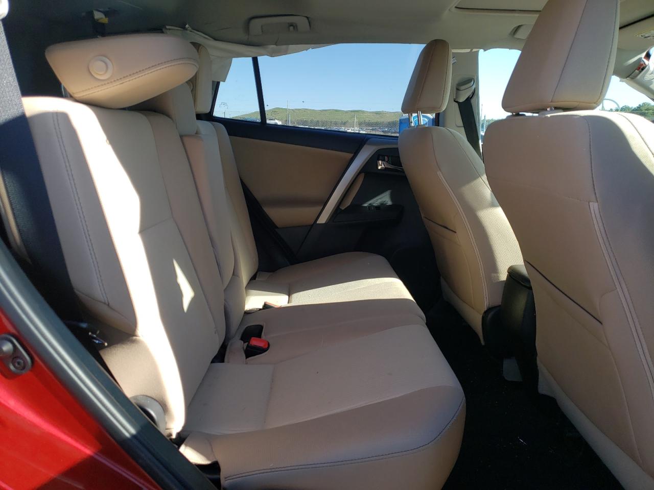 Photo 18 from auction – 2015 TOYOTA RAV4 XLE with VIN 2T3RFREV3FW371477