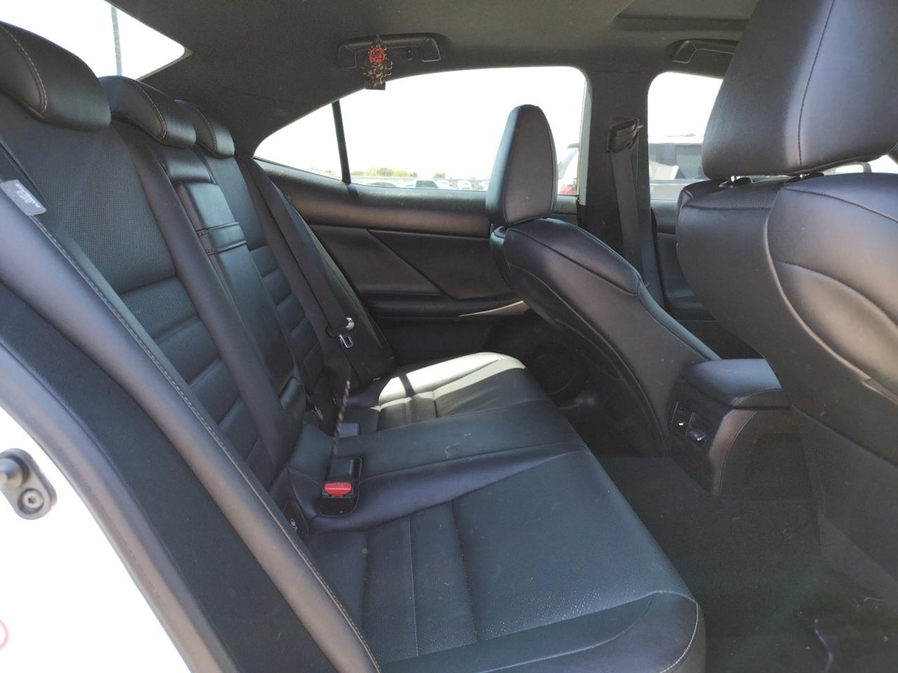 Photo 6 from auction – 2016 LEXUS IS 200T with VIN JTHBA1D28G5012125