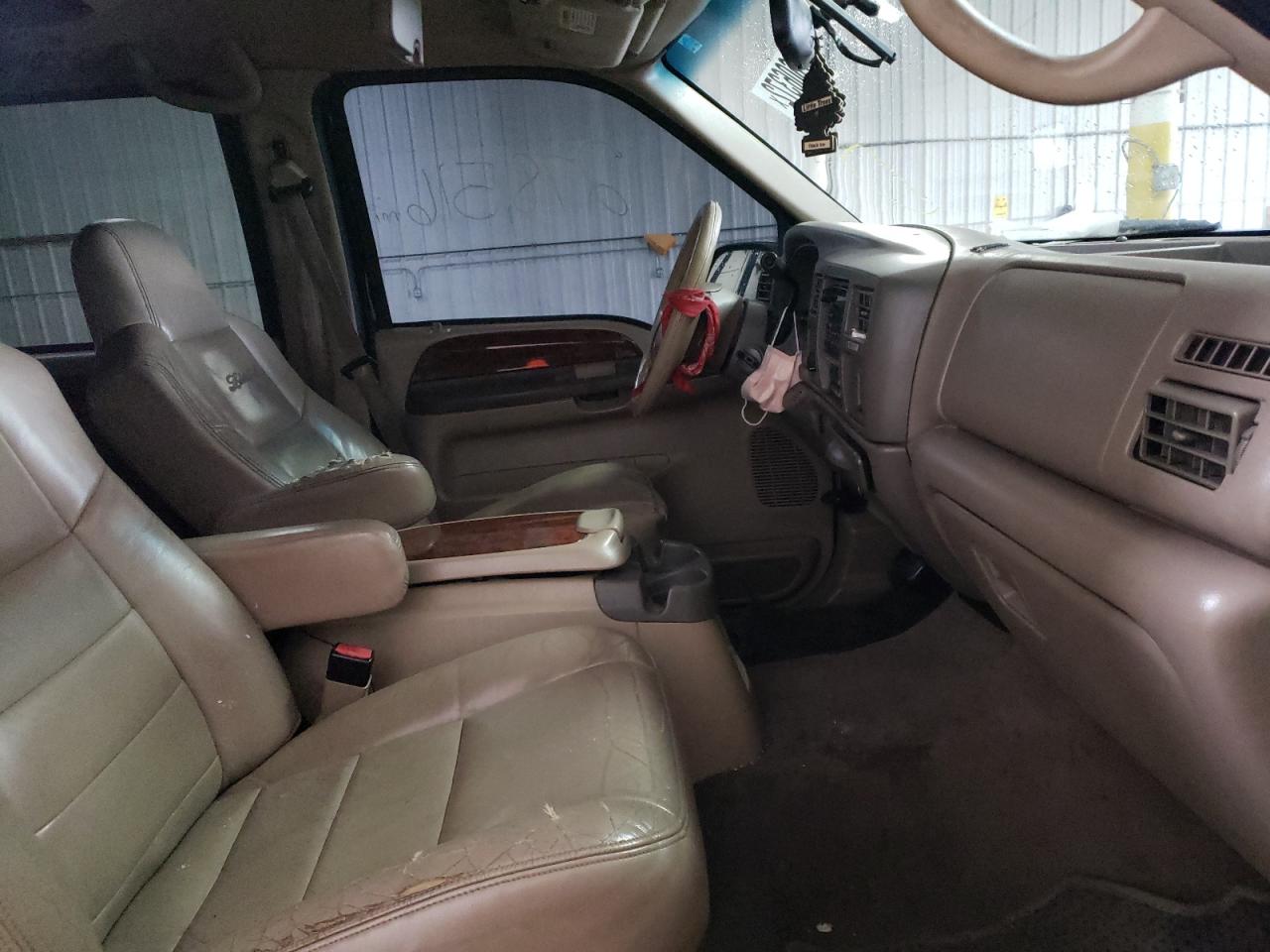 Photo 5 from auction – 2002 FORD EXCURSION with VIN 1FMNU43S92EB46252