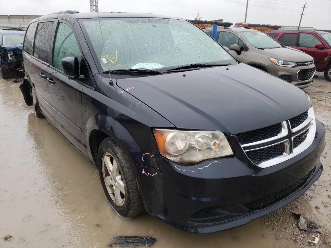 DODGE GRAND CARA 2013 z numerem VIN 2C4RDGCG6DR590777 - Zdjęcie z aukcji