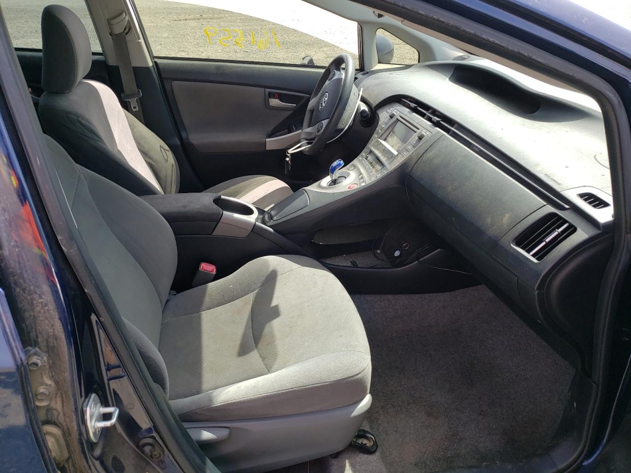 Photo 5 from auction – 2013 TOYOTA PRIUS with VIN JTDKN3DU7D1707704