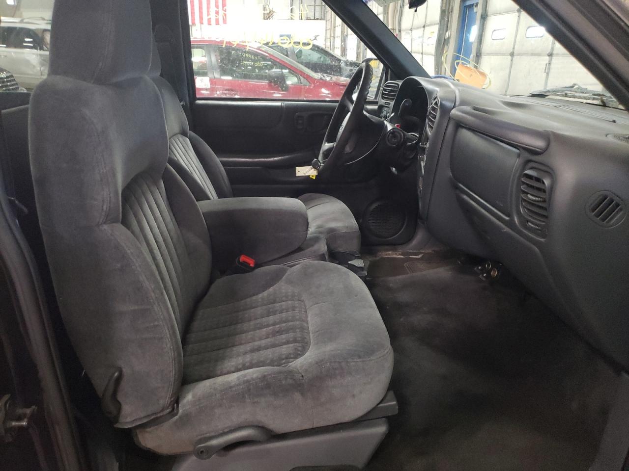 Photo 5 from auction – 2000 CHEVROLET S 10 with VIN 1GCDT14W2Y8218628