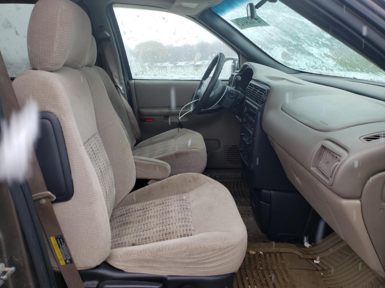 Photo 5 from auction – 2004 CHEVROLET VENTURE with VIN 1GNDX03E44D262436