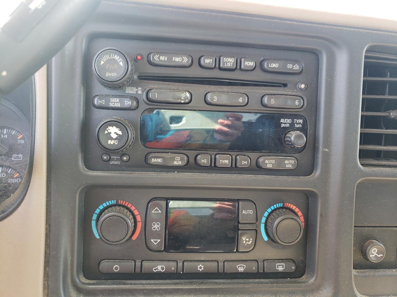 Foto 9 de la subasta – 2005 CHEVROLET SILVERADO con VIN 1GCEK19B45E189854