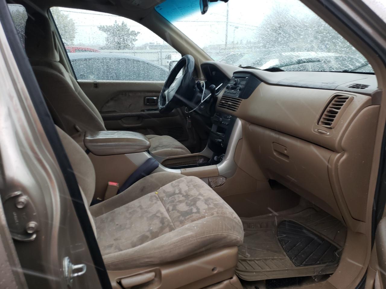 Photo 5 from auction – 2004 HONDA PILOT EX with VIN 2HKYF18484H580900