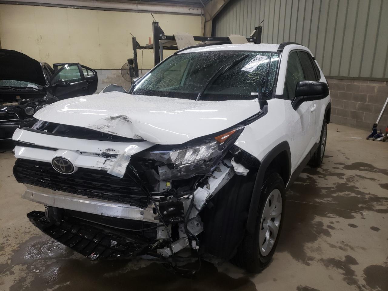 Photo 2 from auction – 2019 TOYOTA RAV4 LE with VIN 2T3H1RFV3KW021141