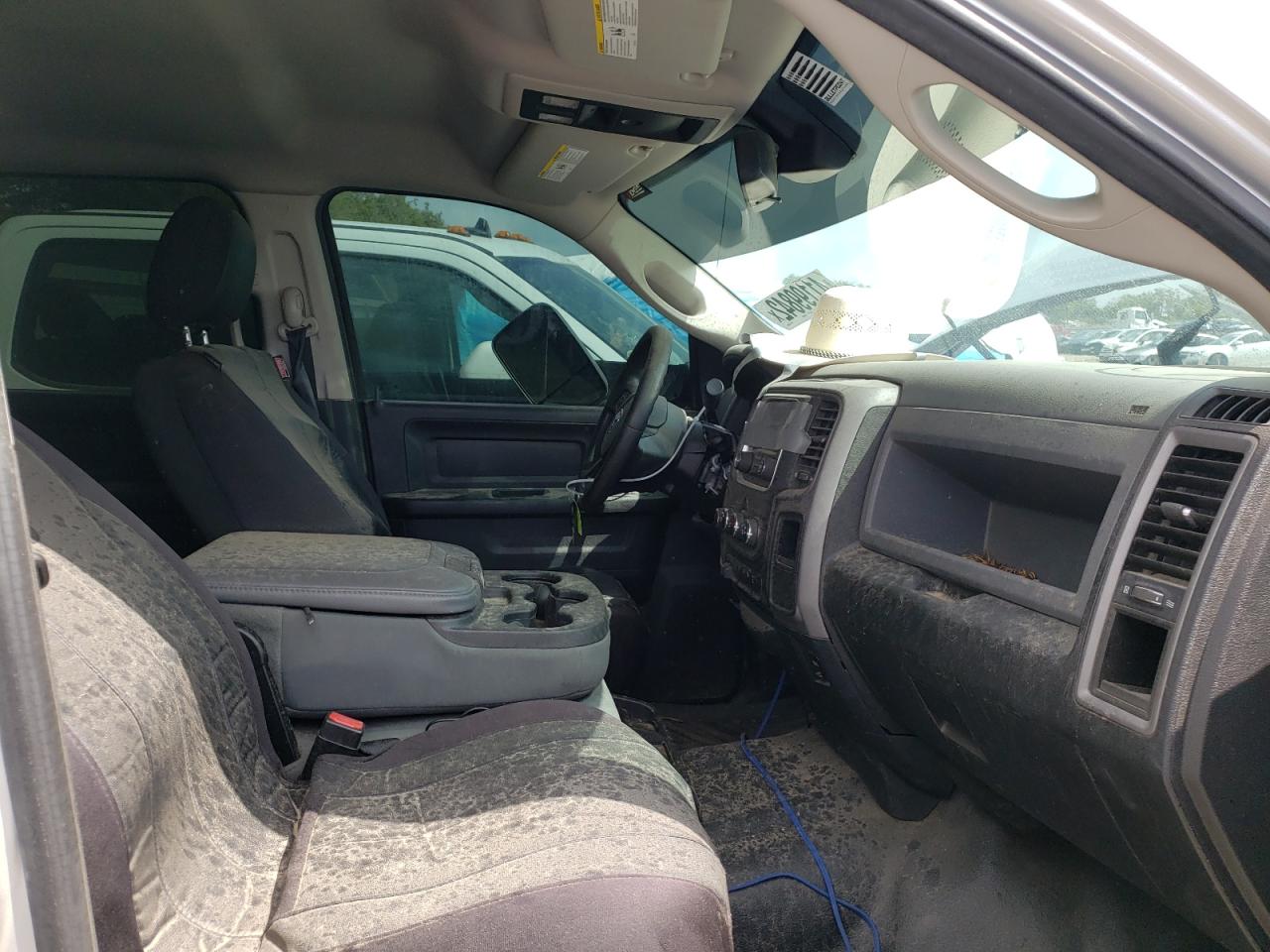 Photo 5 from auction – 2016 RAM 1500 CLASS with VIN 3C63RRGL3GG233956