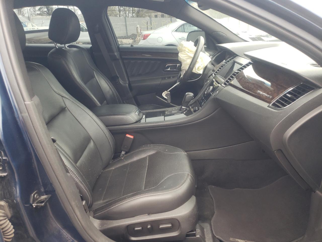 Photo 5 from auction – 2017 FORD TAURUS LIM with VIN 1FAHP2J8XHG109475