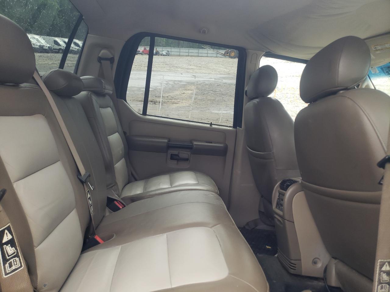 Photo 6 from auction – 2003 FORD EXPLORER S with VIN 1FMZU67E83UB49006
