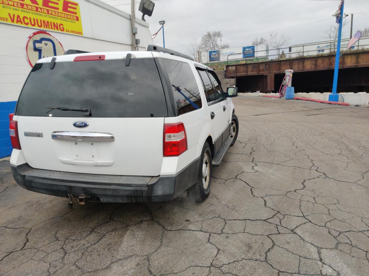 Photo 4 from auction – 2007 FORD EXPEDITION with VIN 1FMFU16577LA92445