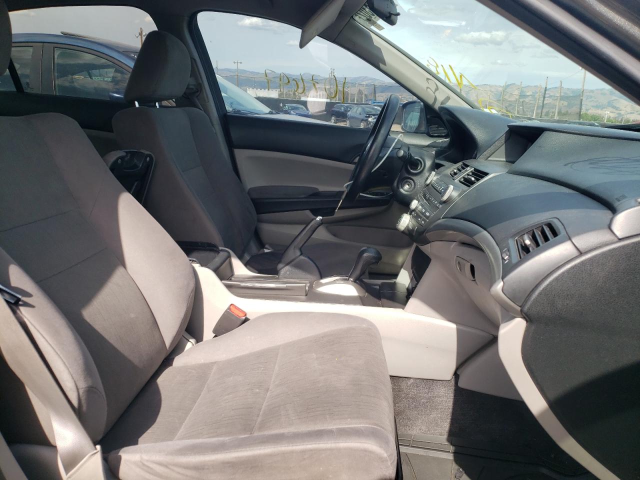 Photo 5 from auction – 2011 HONDA ACCORD LX with VIN 1HGCP2F31BA074161