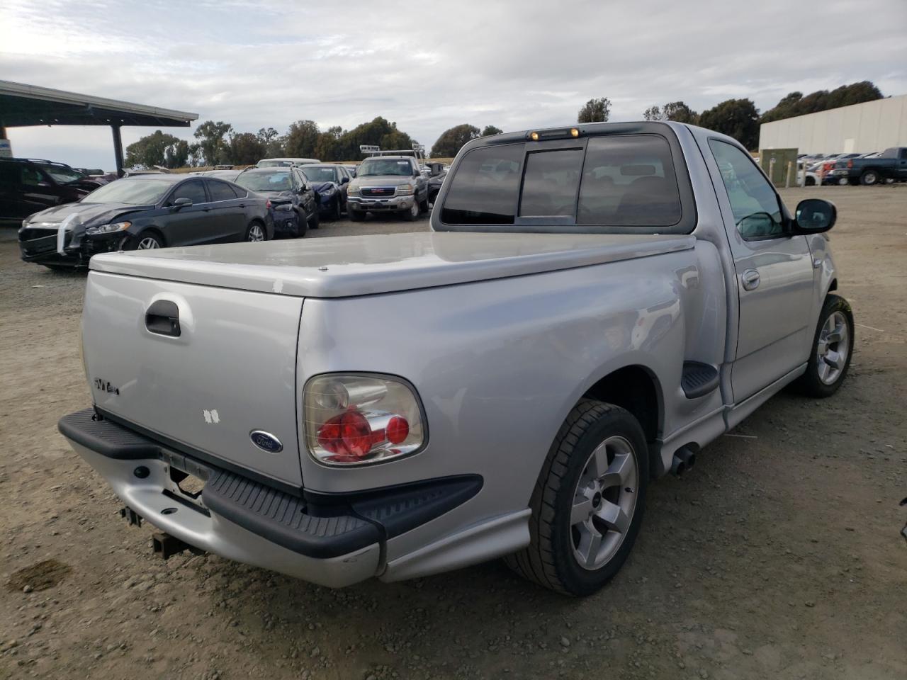 Photo 4 from auction – 2002 FORD F150 SVT L with VIN 2FTZF07342CA35965