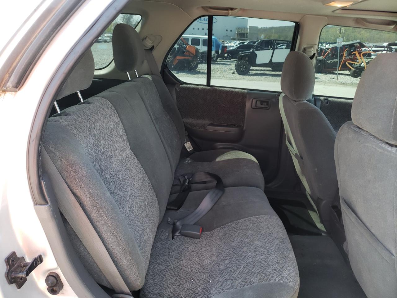Photo 6 from auction – 2002 ISUZU RODEO S with VIN 4S2DM58W924305394