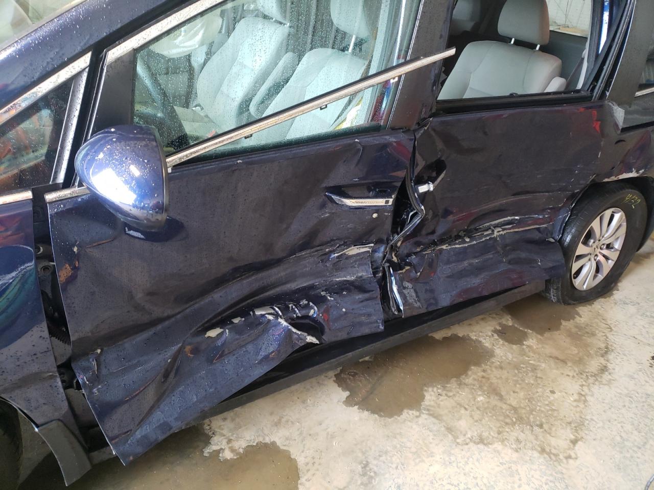 Photo 9 from auction – 2016 HONDA ODYSSEY SE with VIN 5FNRL5H35GB008634