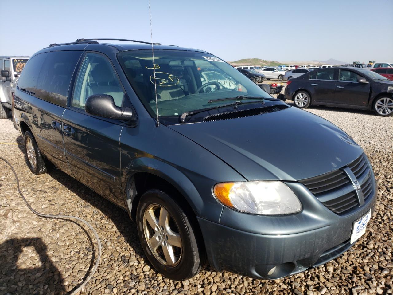 DODGE GRAND CARA 2007 with VIN 2D4GP44L07R214141 - Photo from auction