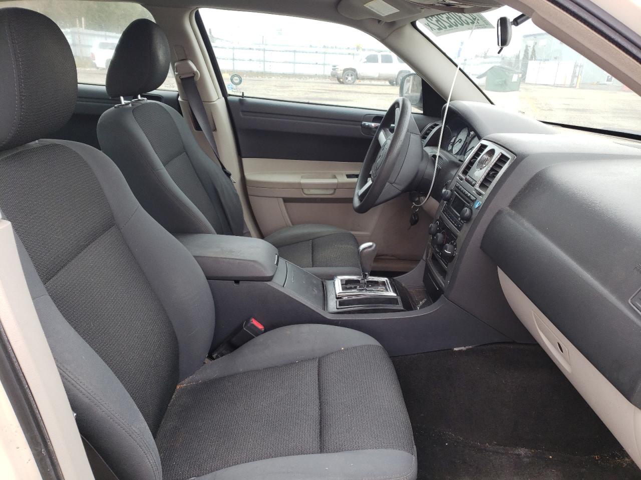 Photo 5 from auction – 2005 CHRYSLER 300 TOURIN with VIN 2C3JA53G65H602738