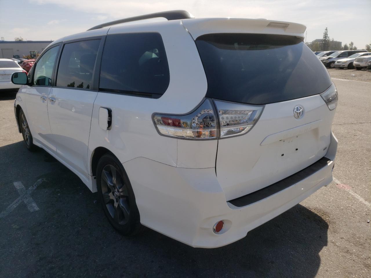 Photo 3 from auction – 2016 TOYOTA SIENNA SE with VIN 5TDXK3DC1GS761089