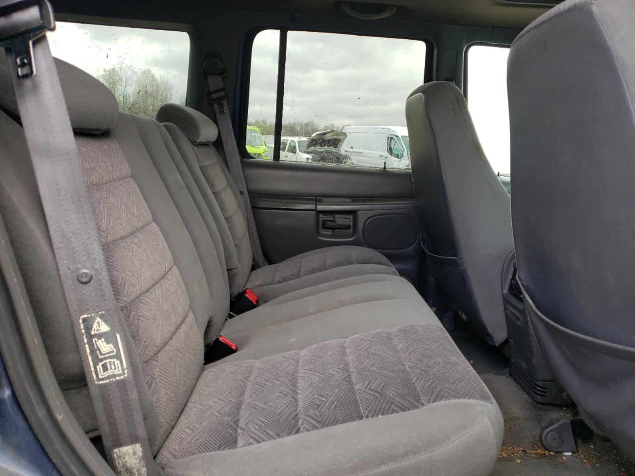 Photo 6 from auction – 2000 FORD EXPLORER X with VIN 1FMZU73E3YZA65472