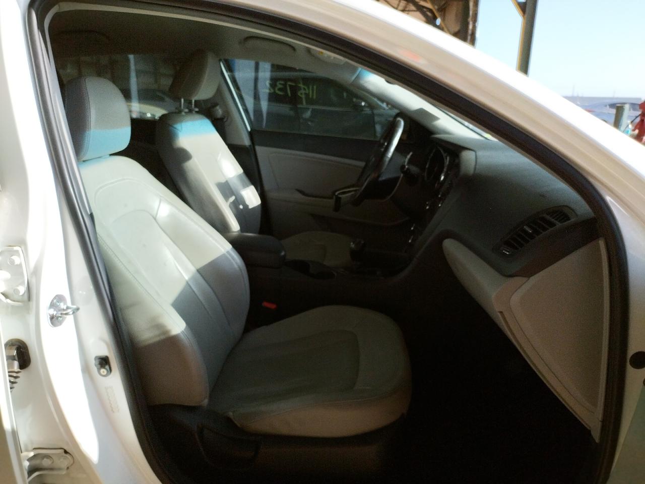 Photo 5 from auction – 2011 KIA OPTIMA EX with VIN KNAGN4A77B5055891