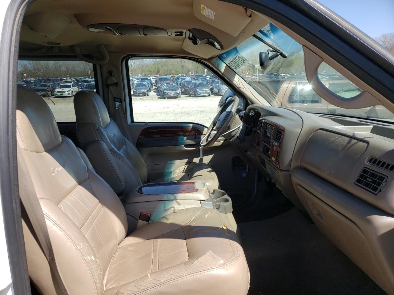Photo 5 from auction – 2001 FORD EXCURSION with VIN 1FMSU43FX1EA39117