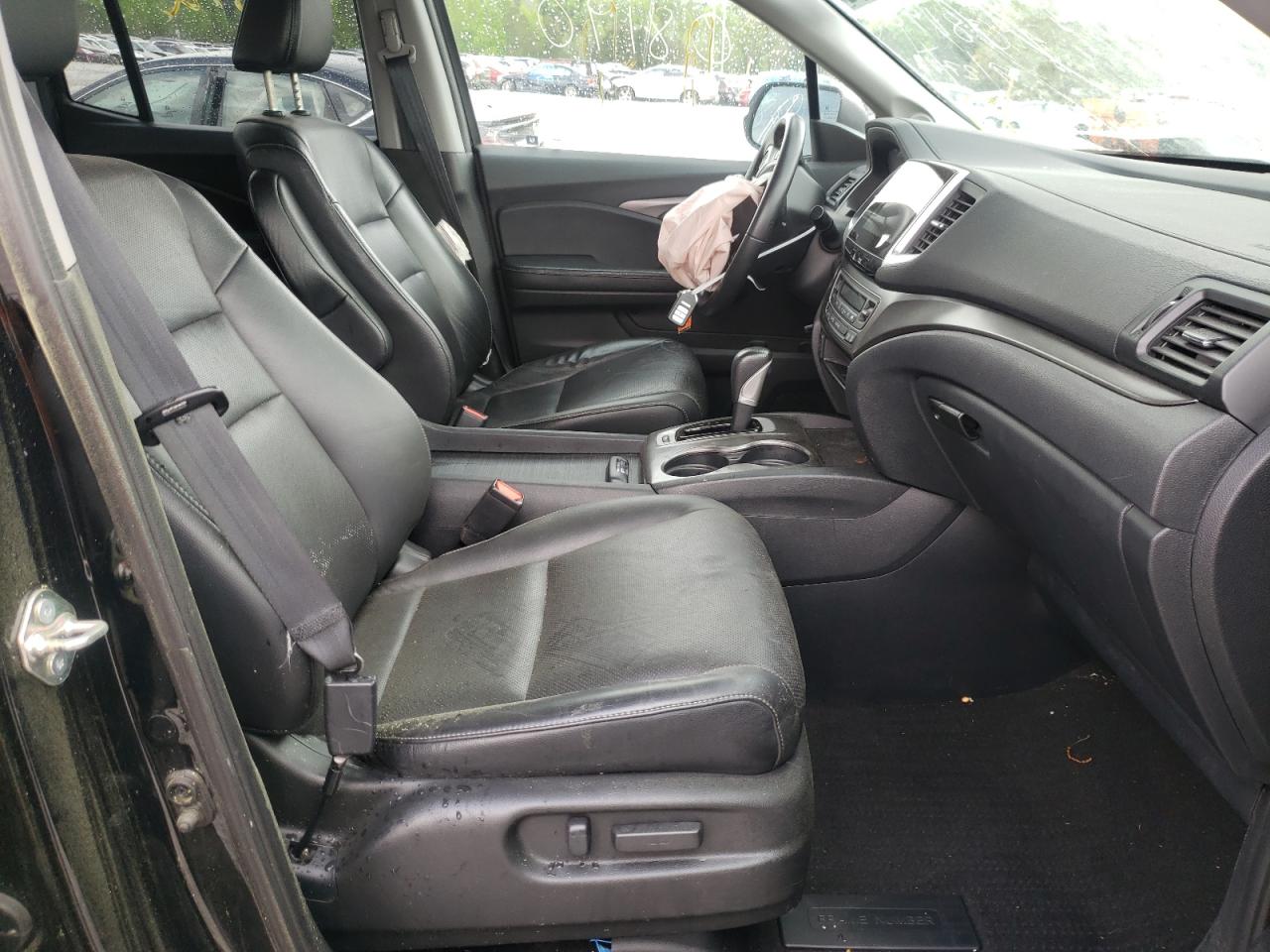 Photo 5 from auction – 2017 HONDA RIDGELINE with VIN 5FPYK2F62HB008190